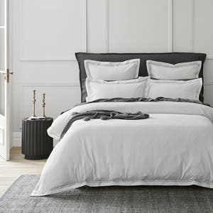 https://s3-ap-southeast-2.amazonaws.com/fusionfactory.commerceconnect.bbnt.production/pim_media/000/165/529/B_B_S24-25_Bedlinen_BOP_Winchester_QQC_SI.jpg?1719979561