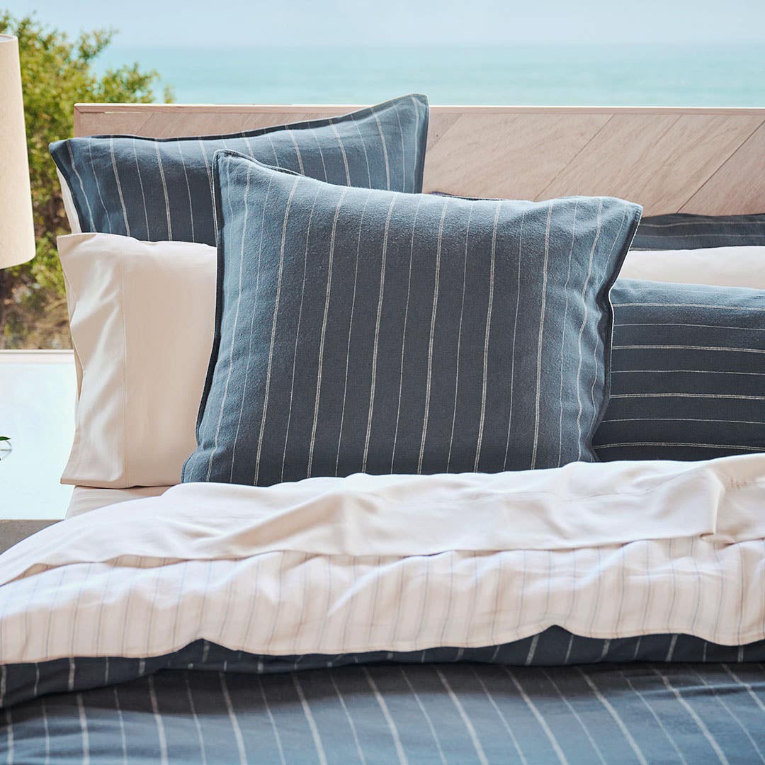 https://s3-ap-southeast-2.amazonaws.com/fusionfactory.commerceconnect.bbnt.production/pim_media/000/157/351/CH_Bedlinen_Lifestyle_2024_Lancaster_QQC_Euro_SI.jpg?1702847988