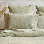 https://s3-ap-southeast-2.amazonaws.com/fusionfactory.commerceconnect.bbnt.production/pim_media/000/157/534/CH_Bedlinen_Lifestyle_2024_Palmer_QQC_Pillow_SI.jpg?1702961654