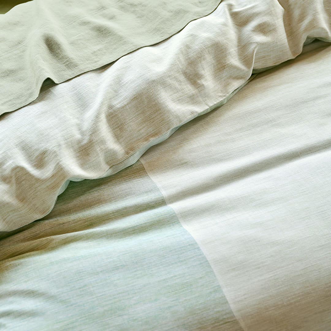 https://s3-ap-southeast-2.amazonaws.com/fusionfactory.commerceconnect.bbnt.production/pim_media/000/157/735/CH_Bedlinen_Lifestyle_2024_Peridot_QQC_Detail-1_SI.jpg?1703204831