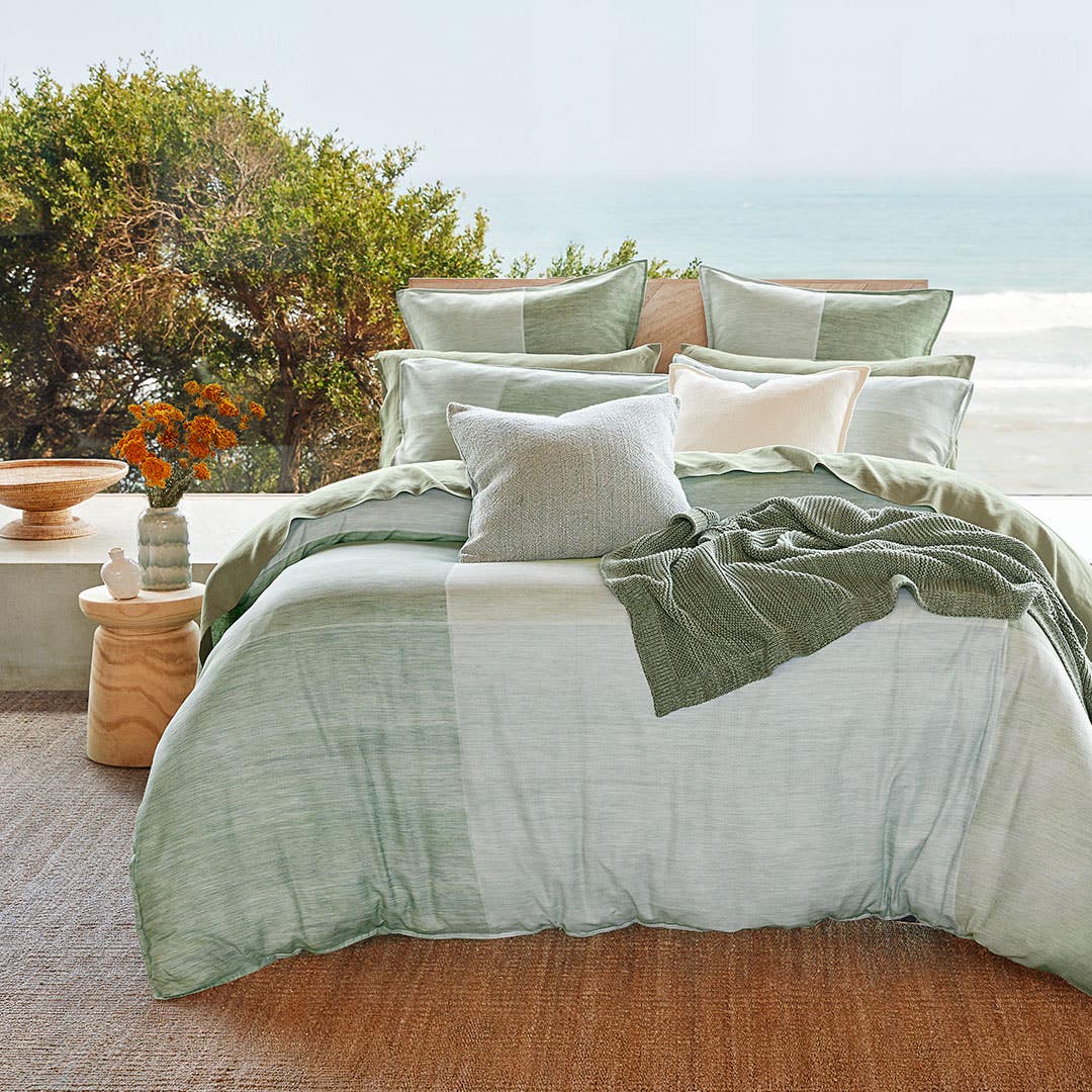 https://s3-ap-southeast-2.amazonaws.com/fusionfactory.commerceconnect.bbnt.production/pim_media/000/157/734/CH_Bedlinen_Lifestyle_2024_Peridot_QQC_SI.jpg?1703204823