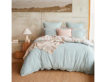 https://s3-ap-southeast-2.amazonaws.com/fusionfactory.commerceconnect.bbnt.production/pim_media/000/160/606/CH_Bedlinen_Lifestyle_2024_Salsbury_QQC_SI.jpg?1708403557