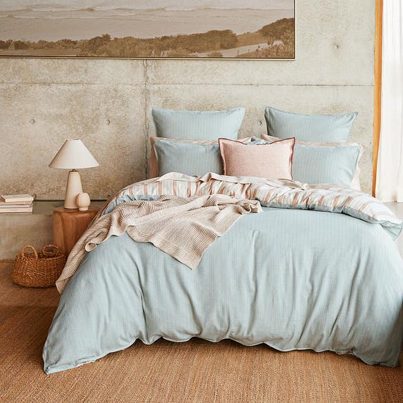 https://s3-ap-southeast-2.amazonaws.com/fusionfactory.commerceconnect.bbnt.production/pim_media/000/160/606/CH_Bedlinen_Lifestyle_2024_Salsbury_QQC_SI.jpg?1708403557