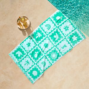 https://s3-ap-southeast-2.amazonaws.com/fusionfactory.commerceconnect.bbnt.production/pim_media/000/217/678/CH_S26-27_Delfino-Beach_Towel-Blue-Green_Aquamarine_27276002_V2_SI.jpg?1784262075