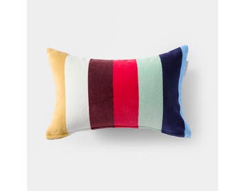 https://s3-ap-southeast-2.amazonaws.com/fusionfactory.commerceconnect.bbnt.production/pim_media/000/221/703/CH_S26-27_Seriphos-Beach-Pillow_Red-Blue-Multi_27289001_SI.jpg?1788831451