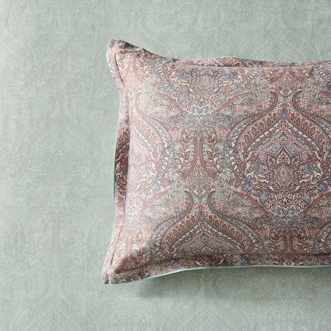 https://s3-ap-southeast-2.amazonaws.com/fusionfactory.commerceconnect.bbnt.production/pim_media/000/206/521/CH_W26_Bedlinen_BOP_Alessia_QQC_Detail-2_SI.jpg?1767323915