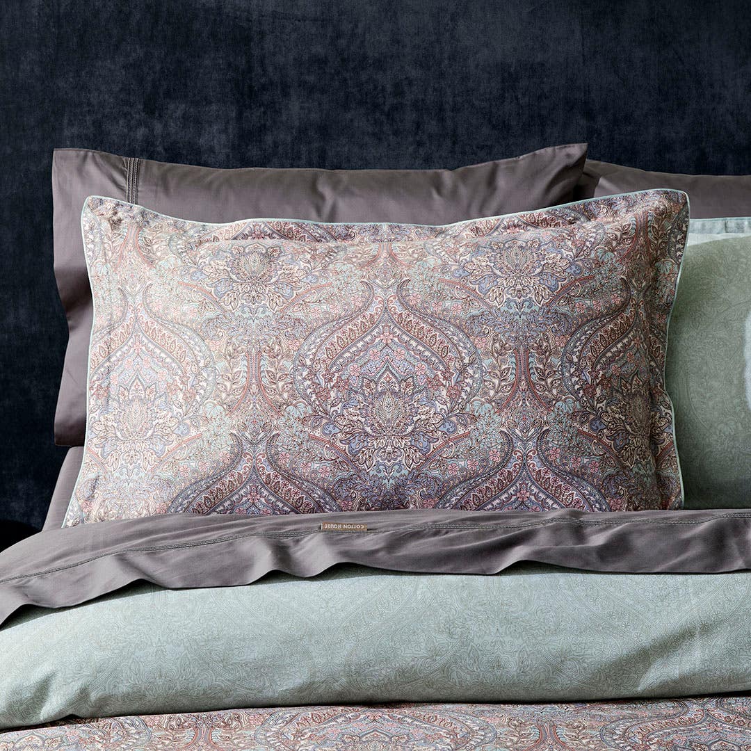 https://s3-ap-southeast-2.amazonaws.com/fusionfactory.commerceconnect.bbnt.production/pim_media/000/206/526/CH_W26_Bedlinen_BOP_Alessia_QQC_Pillow_SI.jpg?1767323916