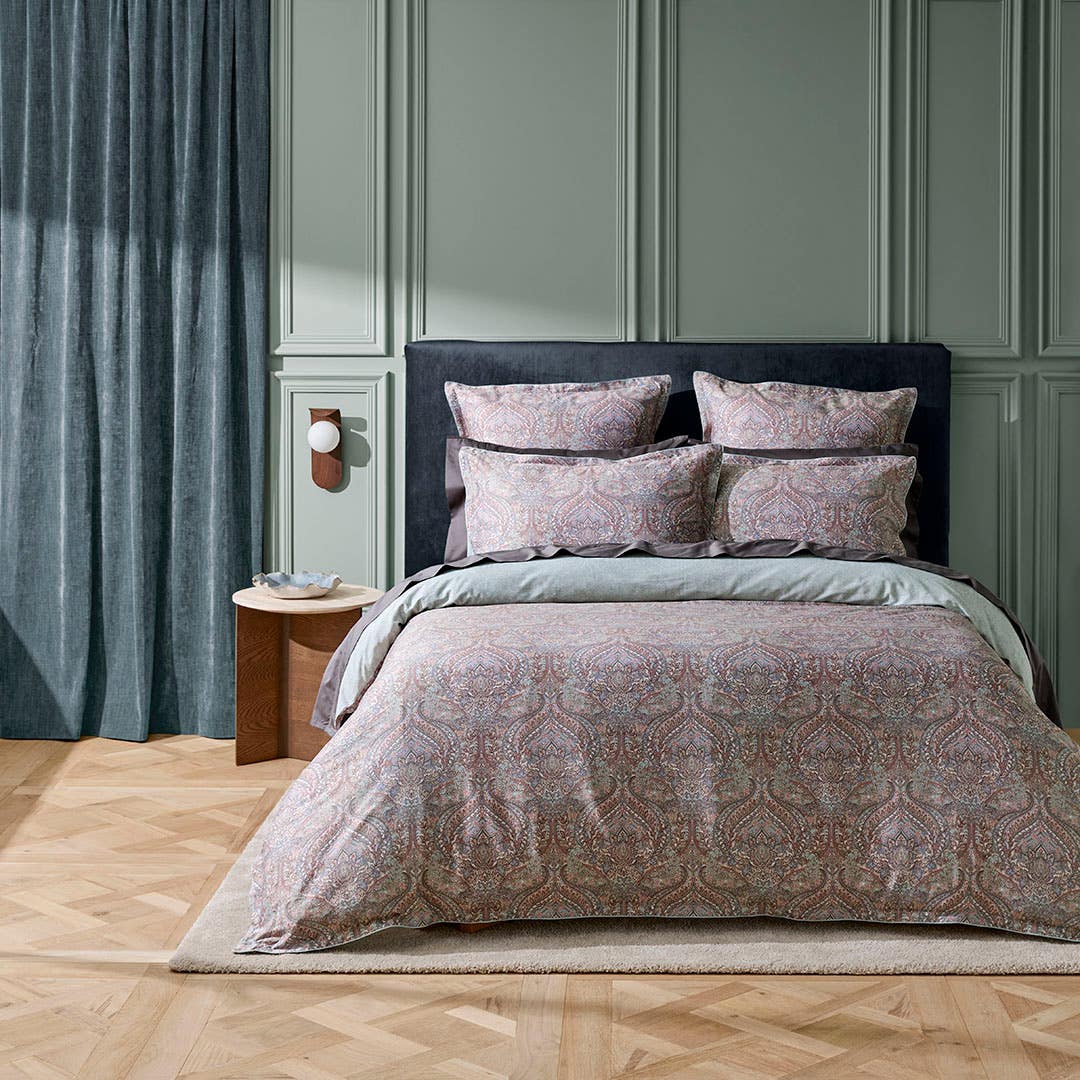 https://s3-ap-southeast-2.amazonaws.com/fusionfactory.commerceconnect.bbnt.production/pim_media/000/206/528/CH_W26_Bedlinen_BOP_Alessia_QQC_V2_SI.jpg?1767323917