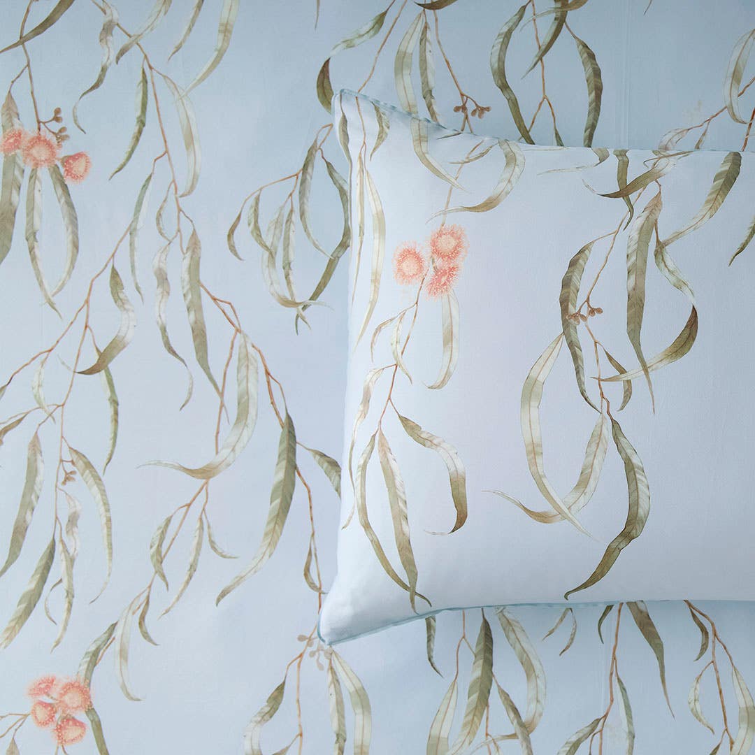 https://s3-ap-southeast-2.amazonaws.com/fusionfactory.commerceconnect.bbnt.production/pim_media/000/206/897/CH_W26_Bedlinen_BOP_Kings-Park_QQC_Detail-2_SI.jpg?1767921182