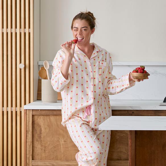 https://s3-ap-southeast-2.amazonaws.com/fusionfactory.commerceconnect.bbnt.production/pim_media/000/210/329/Hearts_Flannelette_Pyjamas.jpg?1772067088