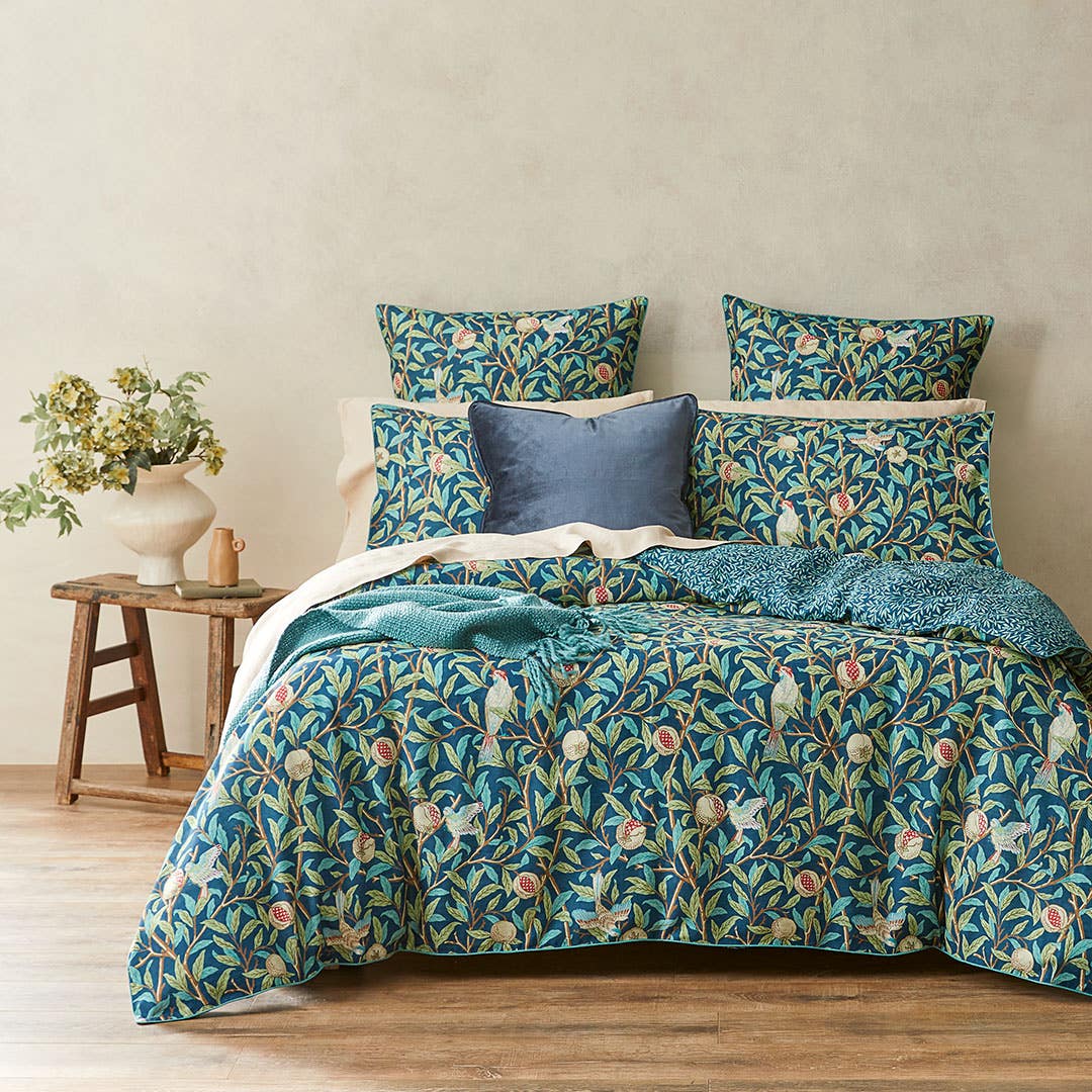 Quilt covers bed bath and outlet table