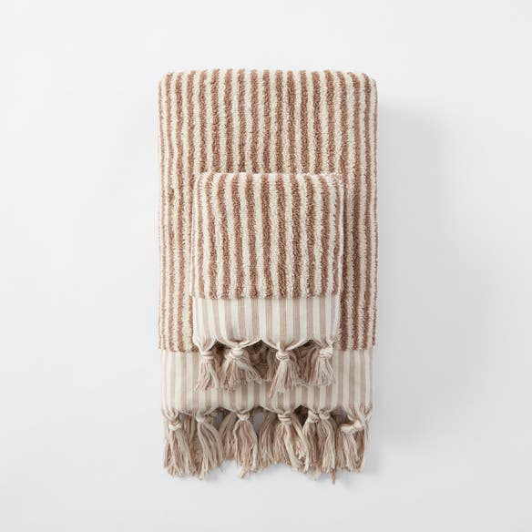 https://s3-ap-southeast-2.amazonaws.com/fusionfactory.commerceconnect.bbnt.production/pim_media/000/142/203/M_F-Ama-Clay-Ivory-Towels-22058801-R.jpg?1666825881