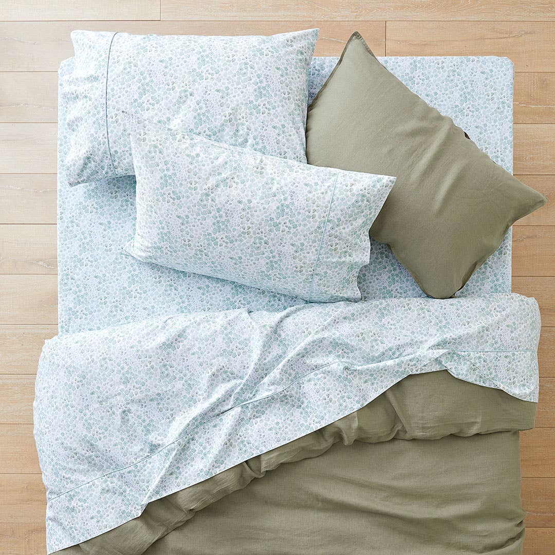 Bed sheets bed top bath and table