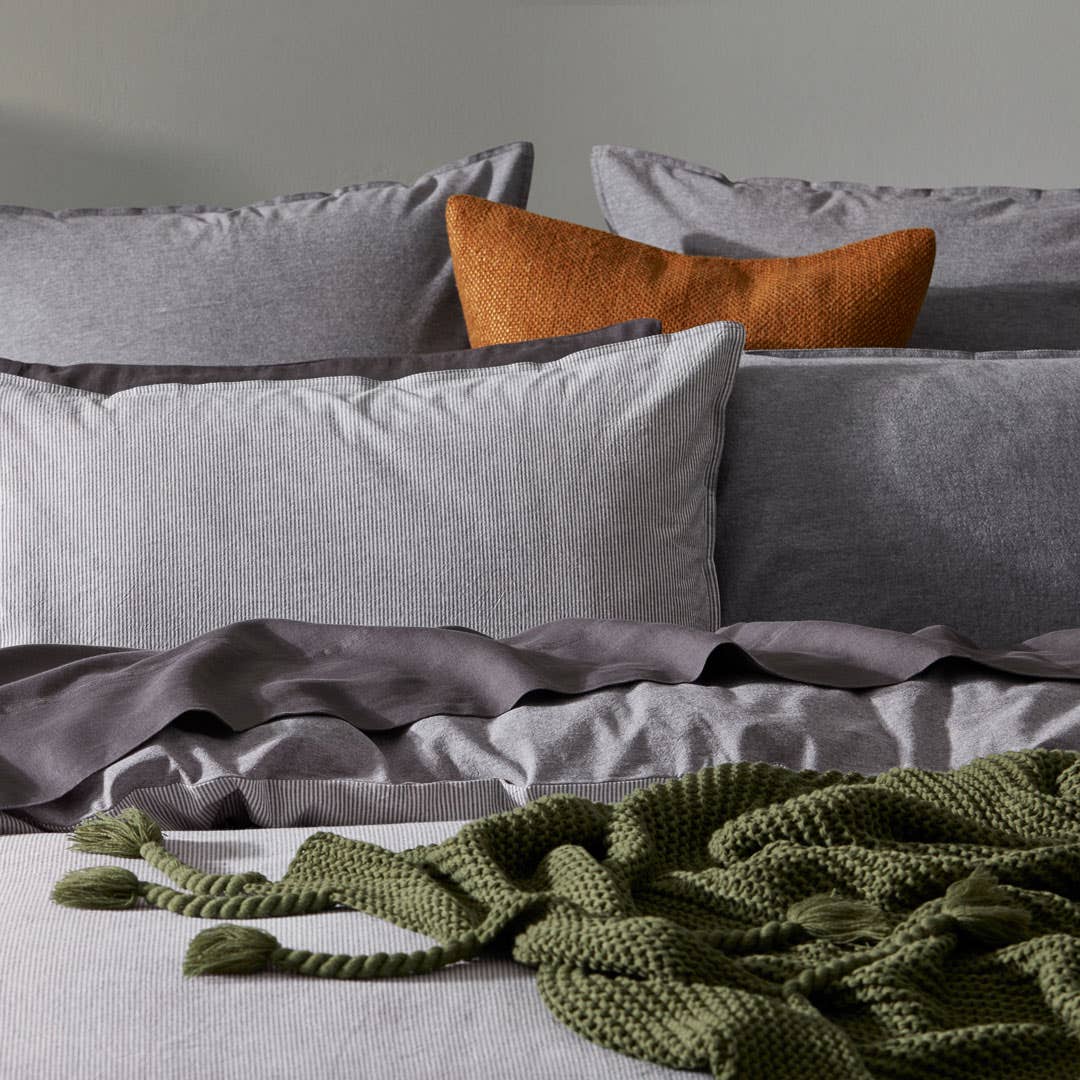 https://s3-ap-southeast-2.amazonaws.com/fusionfactory.commerceconnect.bbnt.production/pim_media/000/071/713/M_F-Hendry-Charcoal-Detail-1.jpg?1599004717