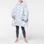 https://s3-ap-southeast-2.amazonaws.com/fusionfactory.commerceconnect.bbnt.production/pim_media/000/108/392/M_F-Hooded-Sherpa-Lightning-Clouds-Sky-Blue-21403501-Front-V2.jpg?1615873305