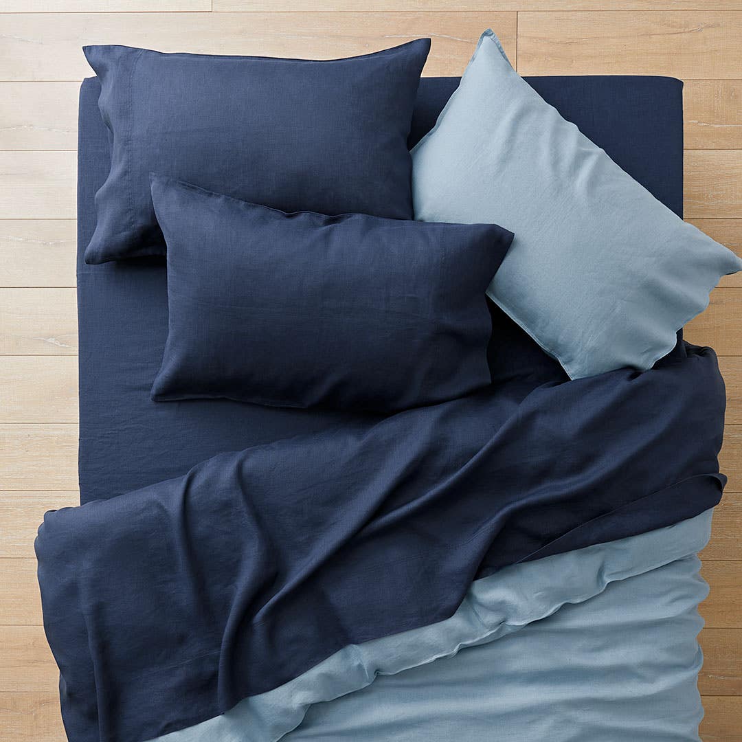 Calvin klein double outlet stitch sateen sheets