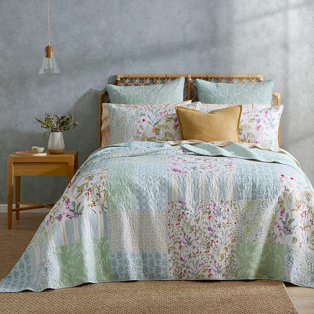 Bed bath and table blankets outlet