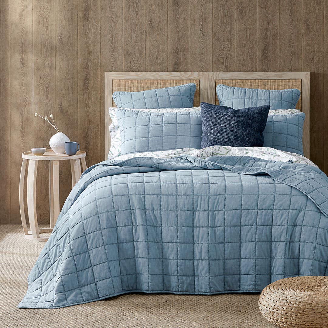 Bed coverlet sale queen