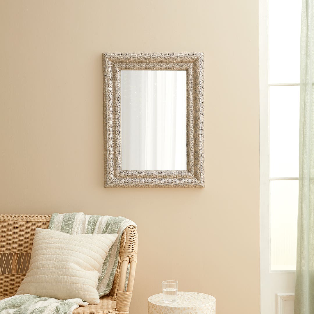 Bed bath and table outlet mirror