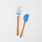 https://s3-ap-southeast-2.amazonaws.com/fusionfactory.commerceconnect.bbnt.production/pim_media/000/186/685/M_F_Blue-Floral-Bunny-Spatula-Set_25905001_SI.jpg?1736379893