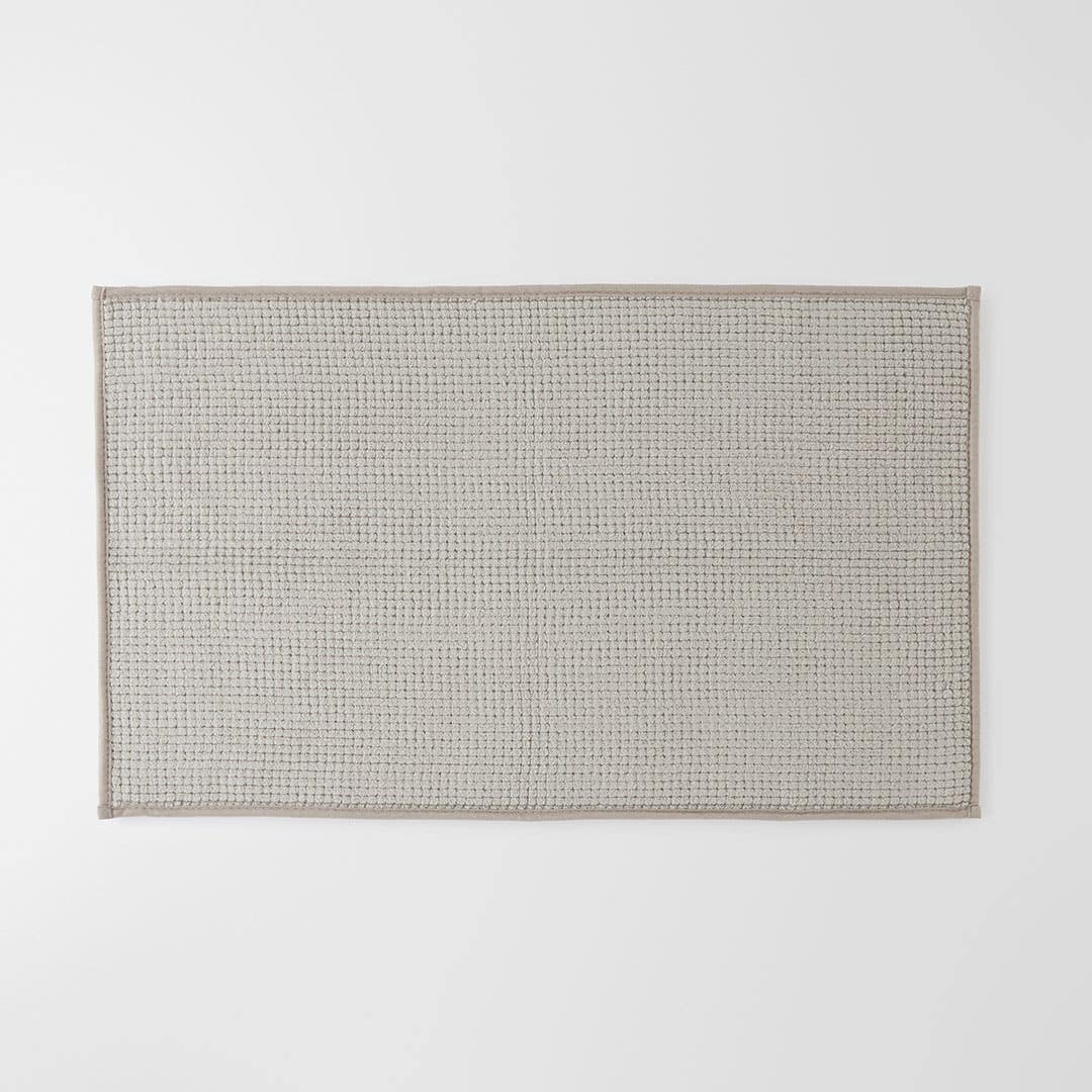 https://s3-ap-southeast-2.amazonaws.com/fusionfactory.commerceconnect.bbnt.production/pim_media/000/163/408/M_F_Bobble-Bath-Mat_Stone_18480302_V2_SI.jpg?1715046285