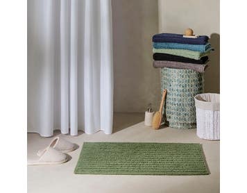 https://s3-ap-southeast-2.amazonaws.com/fusionfactory.commerceconnect.bbnt.production/pim_media/000/208/060/M_F_Devon-Bath-Mat_Khaki_20481405_R_LS_SI.jpg?1770170129