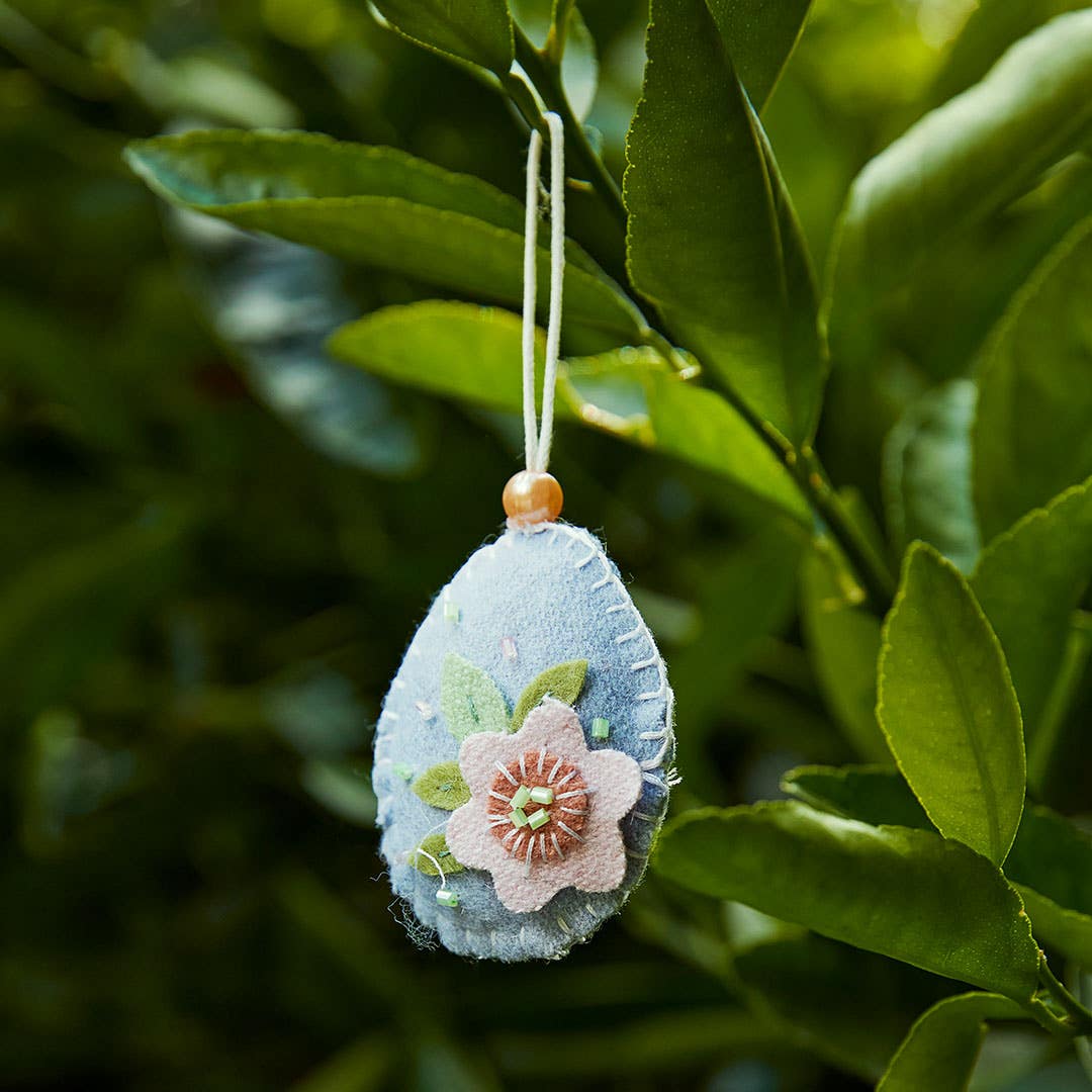 https://s3-ap-southeast-2.amazonaws.com/fusionfactory.commerceconnect.bbnt.production/pim_media/000/156/862/M_F_Easter-24_LS_Hanging-Dec_Handmade-Felt-Flower-Eggs-3_SI.jpg?1701912041