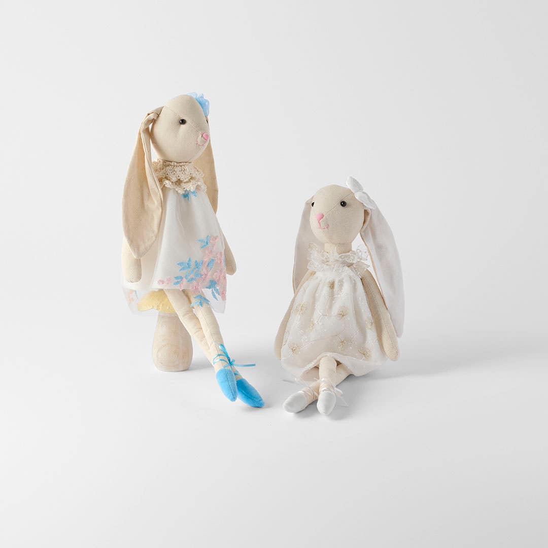 https://s3-ap-southeast-2.amazonaws.com/fusionfactory.commerceconnect.bbnt.production/pim_media/000/204/504/M_F_Easter26_T1-Anastasia-Bunny-Isabella_RANGE_26683901_26630501_R_SI.jpg?1763704163