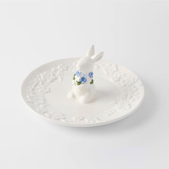 https://s3-ap-southeast-2.amazonaws.com/fusionfactory.commerceconnect.bbnt.production/pim_media/000/204/679/M_F_Easter26_T1-Floral-Platter-w-Bunny_White-Blue_26610201_SI.jpg?1763958451