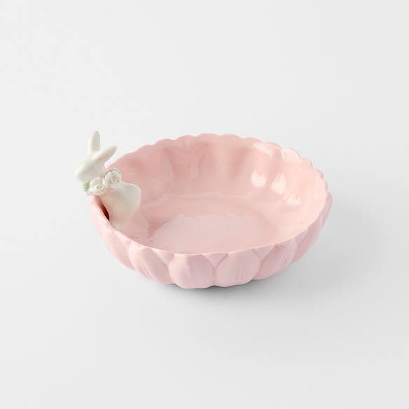 https://s3-ap-southeast-2.amazonaws.com/fusionfactory.commerceconnect.bbnt.production/pim_media/000/204/660/M_F_Easter26_T1-Flower-w-Bunny-Bowl_Pink_26621901_SI.jpg?1763957180