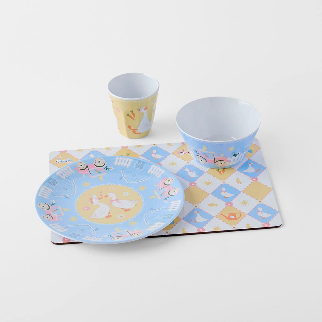 https://s3-ap-southeast-2.amazonaws.com/fusionfactory.commerceconnect.bbnt.production/pim_media/000/204/751/M_F_Easter26_T1-Melamine-Happy-Geese-ter-Dining-Range_Blue_26597_R_SI.jpg?1764047940