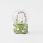 https://s3-ap-southeast-2.amazonaws.com/fusionfactory.commerceconnect.bbnt.production/pim_media/000/204/937/M_F_Easter26_T2-Flower-Arch-Snow-Dome_Green_26606801_SI.jpg?1764133537