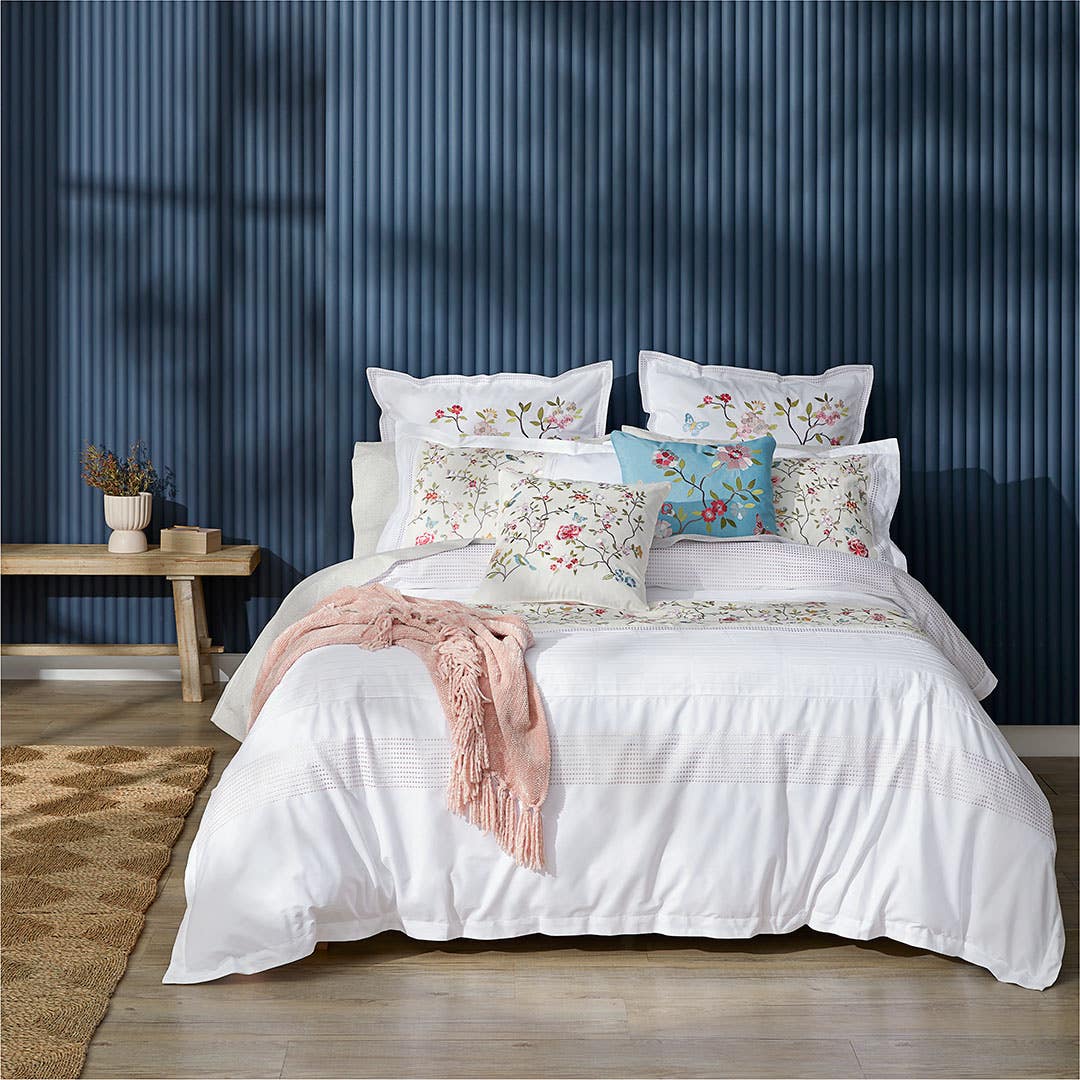 Bed bath and store table european pillowcases