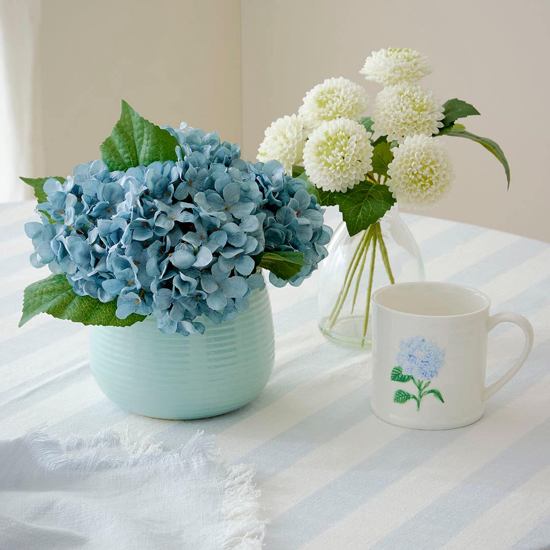 https://s3-ap-southeast-2.amazonaws.com/fusionfactory.commerceconnect.bbnt.production/pim_media/000/193/088/M_F_Hydrangea-in-Ceramic-Pot-Dehlia-in-Glass-Vase_26131601-26131501_LS_SI.jpg?1743986298