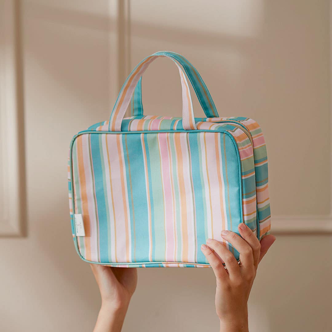 Hanging cosmetic case deals