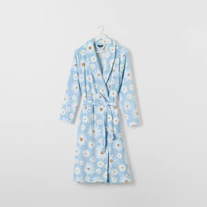 https://s3-ap-southeast-2.amazonaws.com/fusionfactory.commerceconnect.bbnt.production/pim_media/000/190/776/M_F_Marguerite-Printed-Plush-Robe_Marguerite_26125001_SI.jpg?1741729880