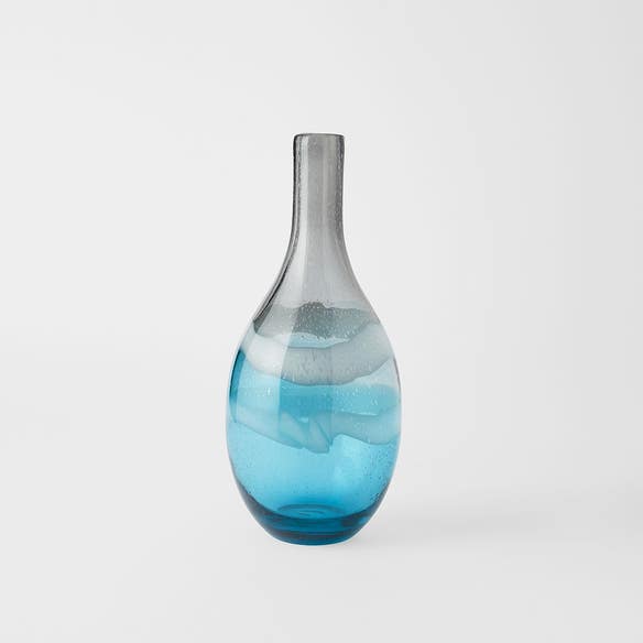 https://s3-ap-southeast-2.amazonaws.com/fusionfactory.commerceconnect.bbnt.production/pim_media/000/155/815/M_F_Mountain-View-Vase-Tall_Blue-Grey_19999201_SI.jpg?1699240565