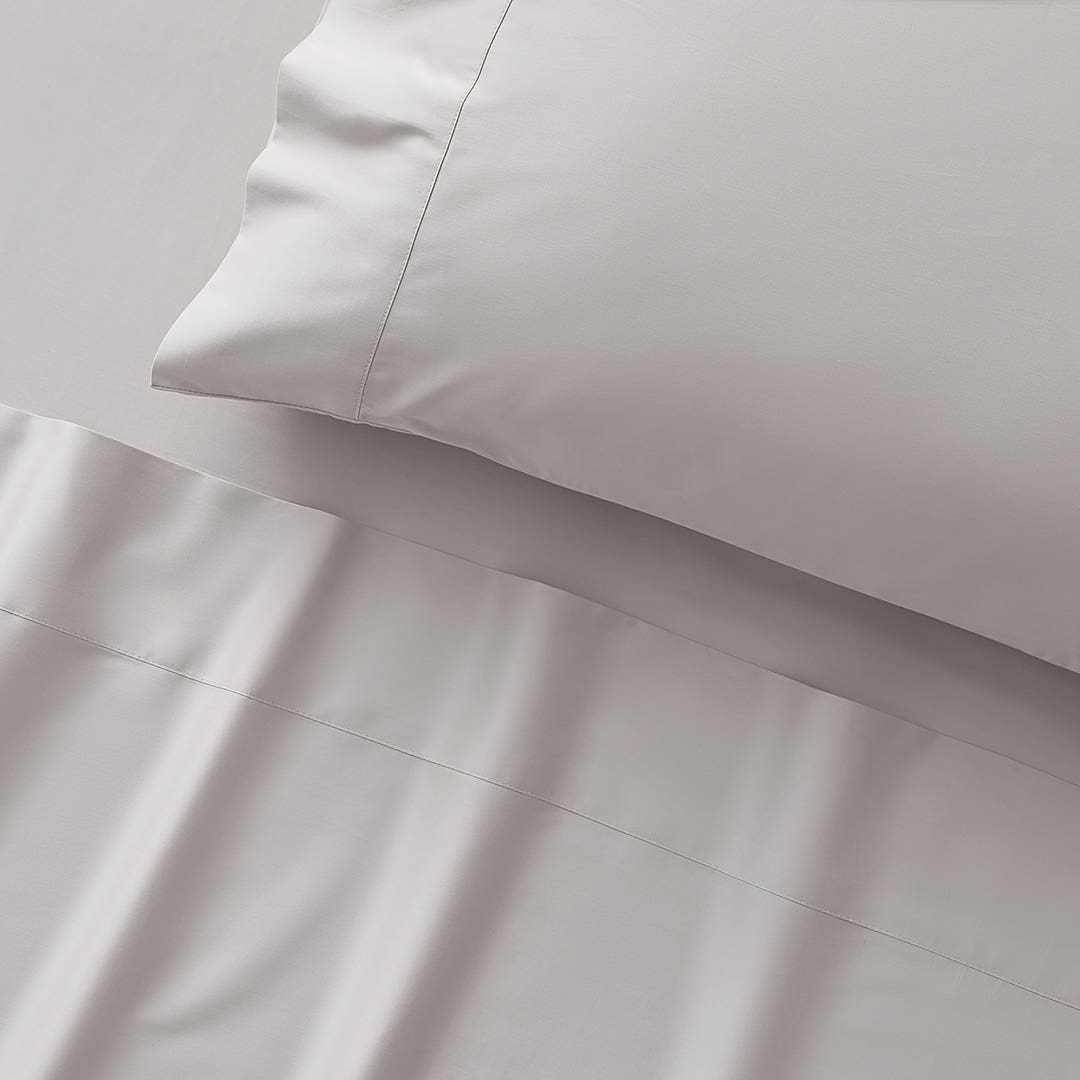 https://s3-ap-southeast-2.amazonaws.com/fusionfactory.commerceconnect.bbnt.production/pim_media/000/154/945/M_F_S23_Sleeping-Beauty_400-TC_Oyster_-_SS_-_Detail_SI.jpg?1698014961