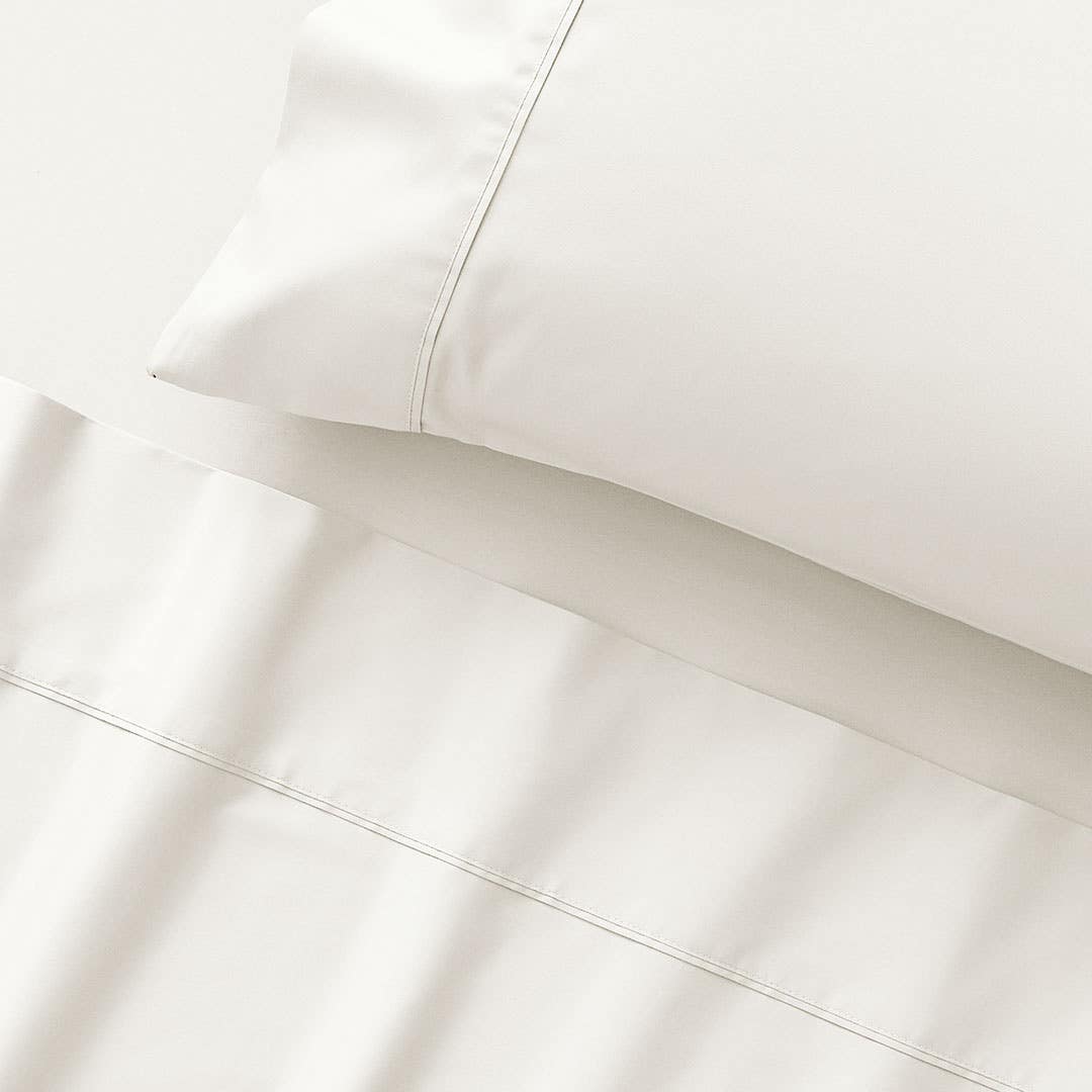 https://s3-ap-southeast-2.amazonaws.com/fusionfactory.commerceconnect.bbnt.production/pim_media/000/148/979/M_F_S23_York_Lily-White_SS_Detail_SI.jpg?1684202323