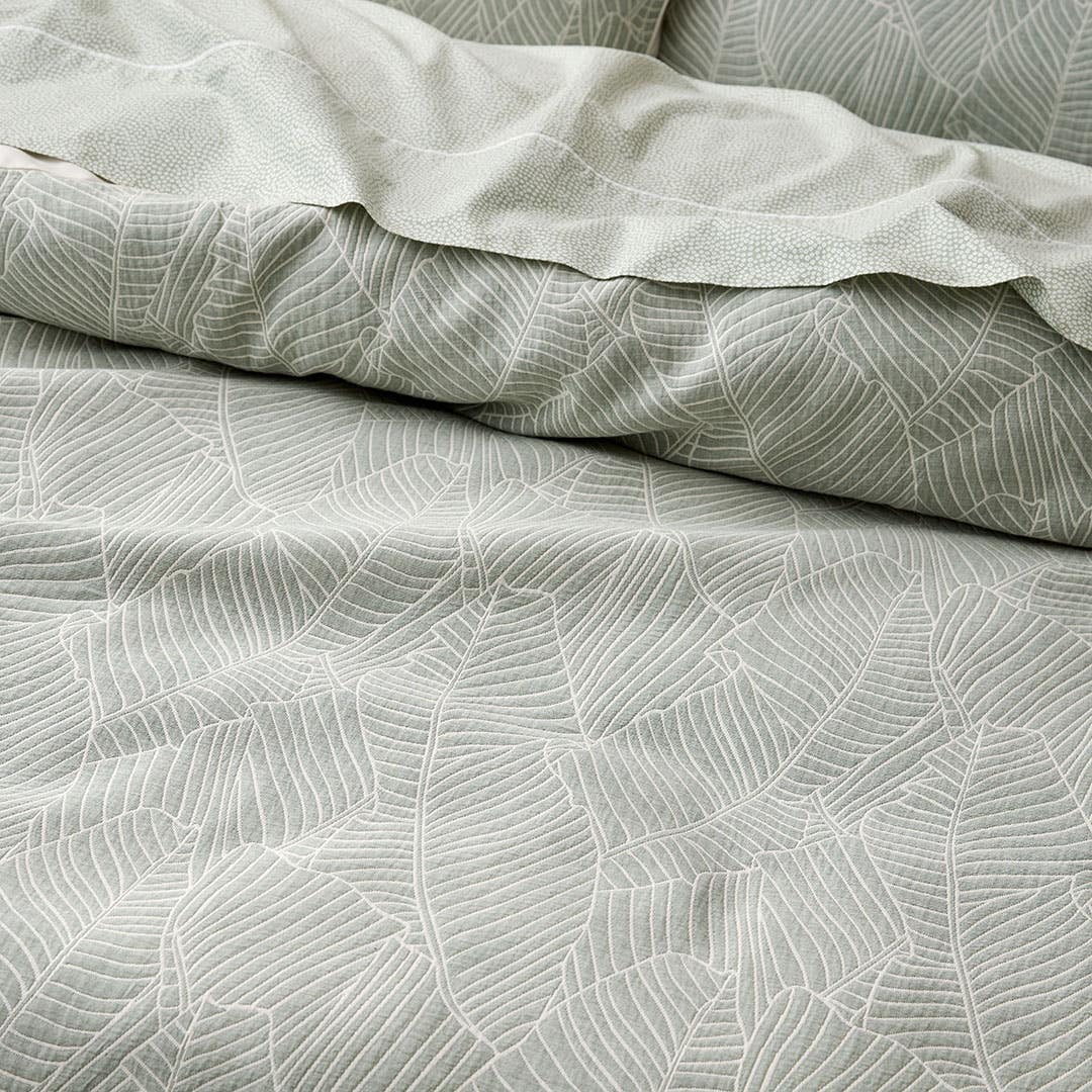 https://s3-ap-southeast-2.amazonaws.com/fusionfactory.commerceconnect.bbnt.production/pim_media/000/165/618/M_F_S24-25_Bedlinen_BOP_Bengali_Sage_QQC_Detail_1_SI.jpg?1719985502