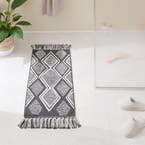 https://s3-ap-southeast-2.amazonaws.com/fusionfactory.commerceconnect.bbnt.production/pim_media/000/174/545/M_F_S24-25_Summer_LS_Studio_Bathmats-Noah_BM_Charcoal_SI.jpg?1730153334