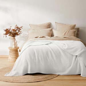 https://s3-ap-southeast-2.amazonaws.com/fusionfactory.commerceconnect.bbnt.production/pim_media/000/154/476/M_F_S24_Sebastian_Waffle_Blanket_White_Hero_SI.jpg?1696888890