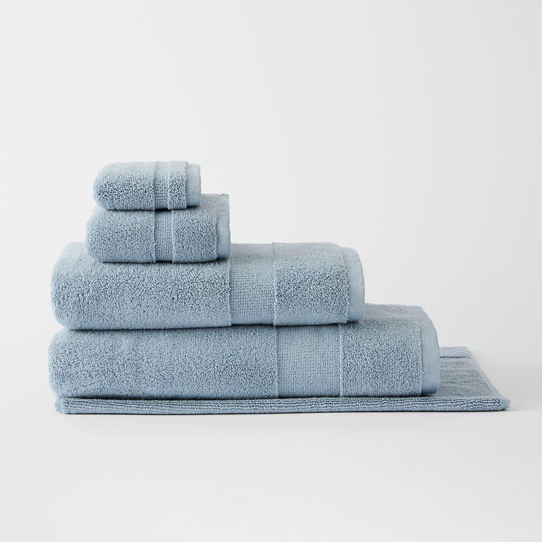 https://s3-ap-southeast-2.amazonaws.com/fusionfactory.commerceconnect.bbnt.production/pim_media/000/200/167/M_F_S25-26_Bathroom_Ultrasoft_Coastal_Blue_R_26606_SI.jpg?1756353083