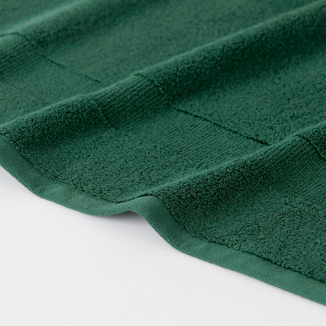 https://s3-ap-southeast-2.amazonaws.com/fusionfactory.commerceconnect.bbnt.production/pim_media/000/200/120/M_F_S25-26_Bathroom_Ultrasoft_Forest_Green_26606302_Detail_SI.jpg?1756351926