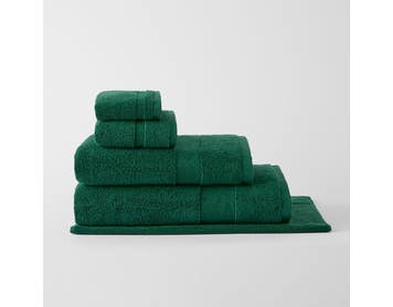 https://s3-ap-southeast-2.amazonaws.com/fusionfactory.commerceconnect.bbnt.production/pim_media/000/200/119/M_F_S25-26_Bathroom_Ultrasoft_Forest_Green_R_26606_SI.jpg?1756351925