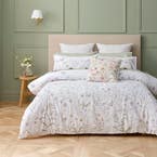 https://s3-ap-southeast-2.amazonaws.com/fusionfactory.commerceconnect.bbnt.production/pim_media/000/194/311/M_F_S25-26_Bedlinen_BOP_Kylah_QQC_Kylah_Cushion_SI.jpg?1745988479