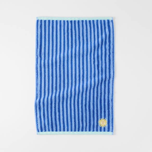 https://s3-ap-southeast-2.amazonaws.com/fusionfactory.commerceconnect.bbnt.production/pim_media/000/202/757/M_F_S25-26_Embroidered-HT_Blue-Sun_26683702_SI.jpg?1760066901