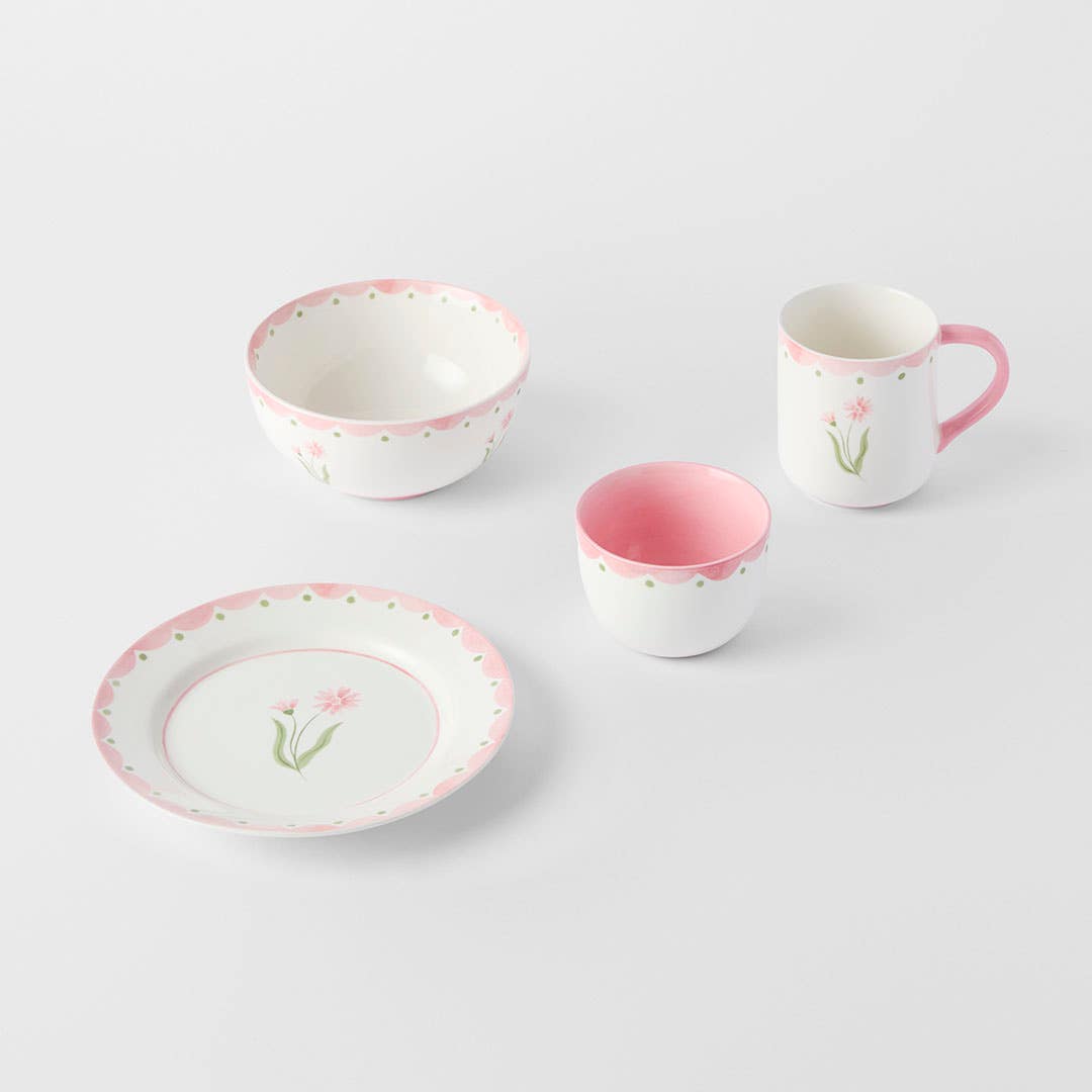 https://s3-ap-southeast-2.amazonaws.com/fusionfactory.commerceconnect.bbnt.production/pim_media/000/199/442/M_F_S25-26_Matilda-Dining-Range_Pink-Green_26587_R_SI.jpg?1754977276