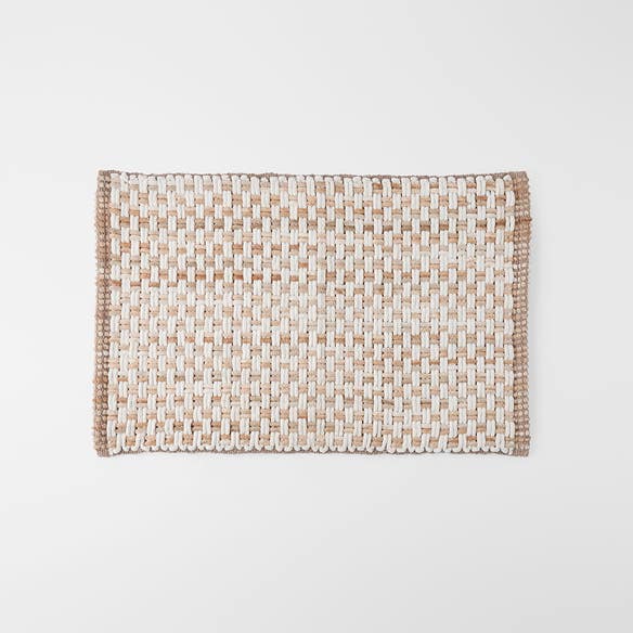 https://s3-ap-southeast-2.amazonaws.com/fusionfactory.commerceconnect.bbnt.production/pim_media/000/202/695/M_F_S25-26_Oli-Woven-Bathmat_Natural_26516803_SI.jpg?1759885180