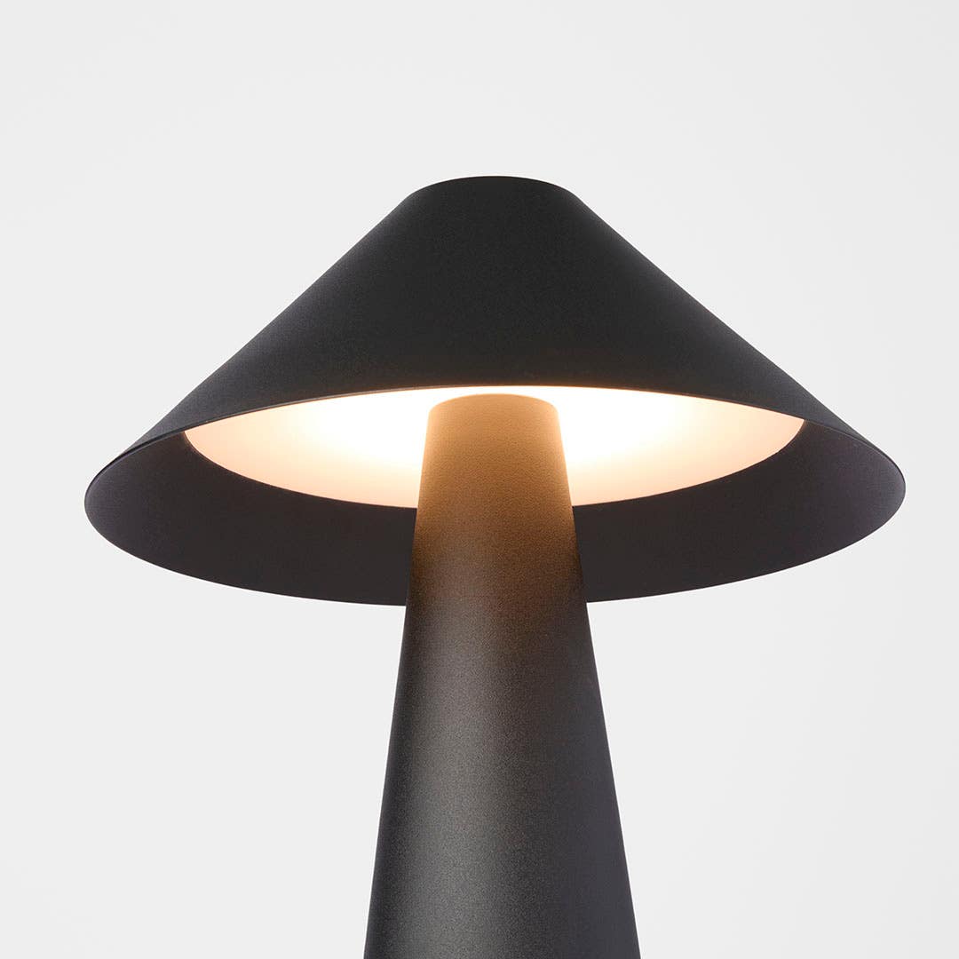 https://s3-ap-southeast-2.amazonaws.com/fusionfactory.commerceconnect.bbnt.production/pim_media/000/201/250/M_F_S25-26_Pascal-Led-Light_Black_26625903_Detail-01_SI.jpg?1758071963